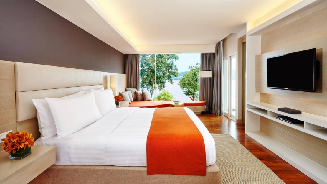 Corner Suite Ocean Front Balcony